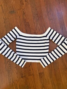 Edikted Miranda Off Shoulder Knit Top